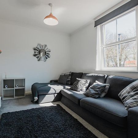 Hullidays - Theatre Side Apartment - Refurbished 2023 Кингстън ъпон Хъл Екстериор снимка