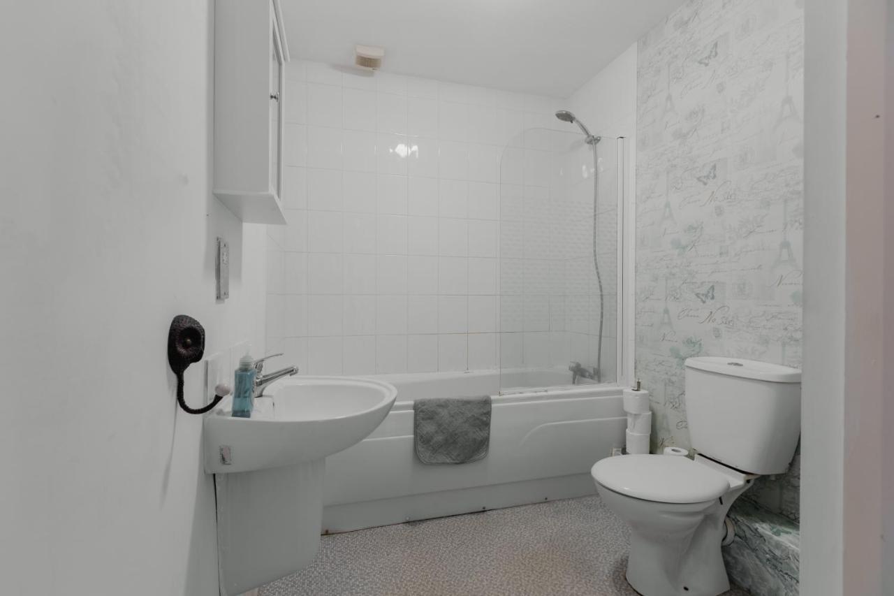 Hullidays - Theatre Side Apartment - Refurbished 2023 Кингстън ъпон Хъл Екстериор снимка